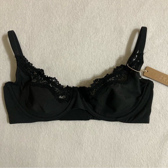 SKIMS Fits Everybody Lace Bra 32C - Picture 2 of 5